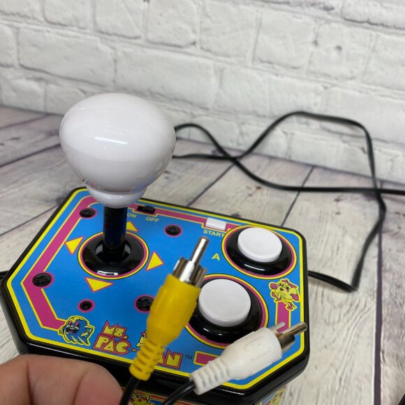 Vintage 1993 Miss Pac-Man Video Game Plug Directly Into Your TV Mini Console - Picture 12 of 13